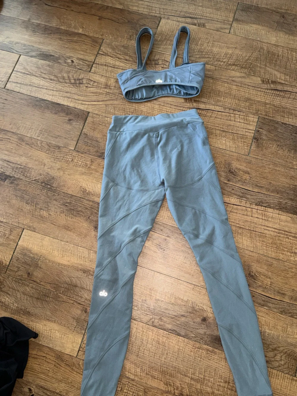 Alo yoga dusty blue/gray set RARE